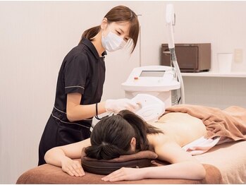 レヴィア 富山店(REVIA)の写真/最新のハイブリッド脱毛★お肌に優しい美肌効果のあるマシンで、うる艶肌に！脱毛デビューは当店にお任せ♪