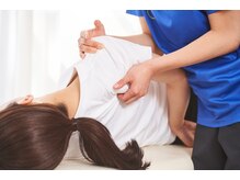 デスクワークが多い方は肩まわりのじっくりケアでリフレッシュ！