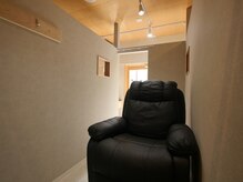 プルズアイラッシュ バイ リコモ(Pulls eyelash By LikkleMore)の雰囲気(各部屋は個室、リクライニングチェアでおくつろぎ下さい。)