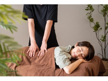 カルム(CALME)の写真/ 仰向けから整える。深部まで届く全身調整で慢性疲労を解消