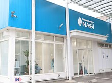 ウェルネスラウンジナギ(Wellness Lounge NAGI)/外観も青を基調に