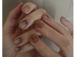 左右非対称ネイル