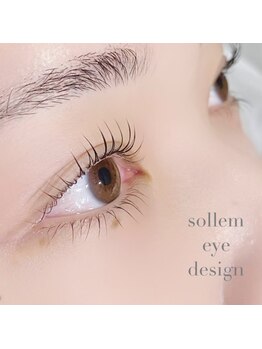ソルレム(sollem)の写真/目元の形に合わせた繊細な施術がキープ力の秘訣！崩れ知らずの上向きまつげで気分も上がる♪マツパ¥4900♪