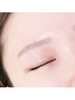 アテ ドゥ(ate deux)/眉スタイリング