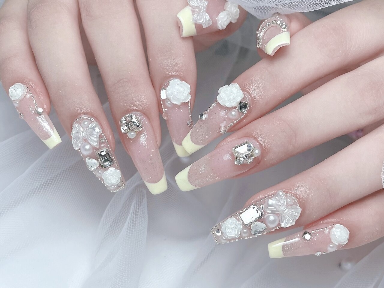 2025年-2026年冬トレンド】薔薇 ハンドのネイルデザイン集｜人気順｜15