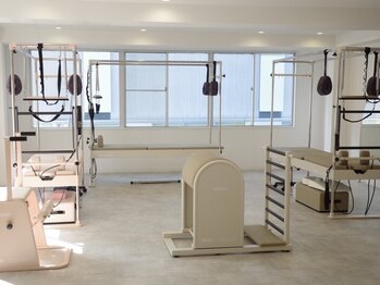 ザパーソナルピラティス 渋谷(ThePersonalPilates)の写真/O脚X脚で悩むあなたへ！整体×マシンピラティスで、歪みを整えながらしなやかなラインを手に入れませんか？
