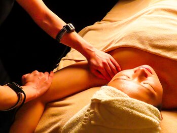 ラシェリー(La Cherie)/二の腕ケア/肩凝りケア/猫背ケア