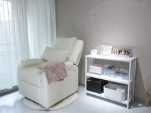 ステラネイル 渋谷(Stella nail)の雰囲気（ゆったり寛げるフット専用ソファ）
