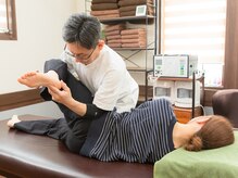 新リンパサロン横浜青葉西 整体院 中澤/横向きでの骨盤矯正