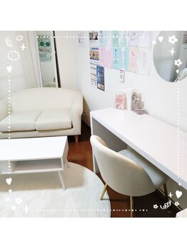 ロコモ 美容矯正サロン(Locomo)/白基調のプライベートサロンです