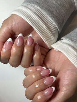 アール 石井(R)/オフィスネイルの王道フレンチ