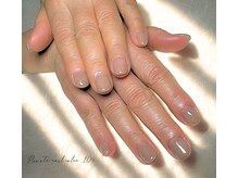 続けることで、爪は変わる。美しく成長する指先へ。