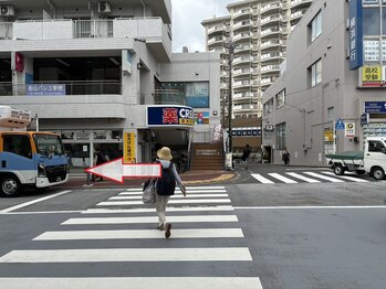 ハーレ(HA-RE)/横断歩道を渡ったら左へ