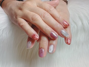 アルーレン(Aluren)の写真/≪★初めての方にもおすすめ★≫どんなデザインにしようかお悩みの方に！あなたのなりたい指先が叶う♪