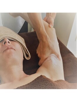 フェイシャルアンドボディ ジュネス 逗子/二の腕スリミングケア