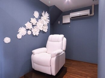 ミラーデイズ(mirror days)の写真/《半個室でゆったりリラックス空間》初めての方も◎まつ毛パーマで忙しい時もメイク時間短縮♪