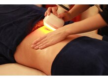 ホワイト キュメリー(WHITE CUMERY)/選りすぐりの機械で痩身脱毛ケア