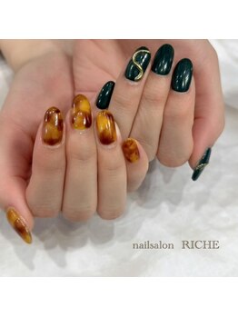 リッシュ(RICHE)/べっ甲×アクセサリーネイル