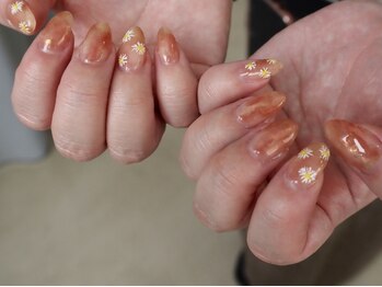 ヌクレオ(n‘ucleo)の写真/上品な大人かわいいネイルで、指先をキレイに演出♪派手なネイルが出来ない方も★爪の形に合わせた施術◎