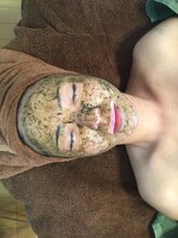 ビューティークイーン(Beauty Queen)/天然ハーブをたっぷり塗布します