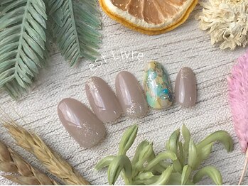 エストリブレ(estLivre)/水彩タイダイネイル