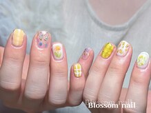 ブラソンネイル(Blossom nail)/ニュアンス花ネイル