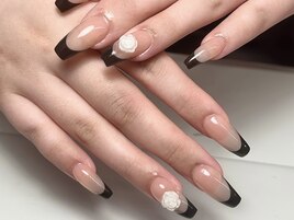 優雅な黒フレンチバラデザイン