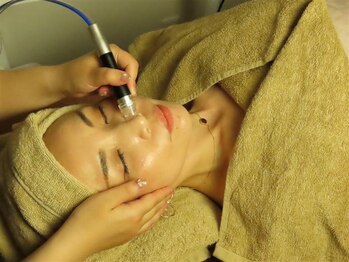 シャイニー(Shiny)の写真/【水素水を使ってお肌の細かい汚れを除去☆】ハリ、うるおい、透明感のある美肌へ！アフターケア商品多数◎