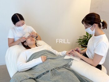 フリル(FRILL)の写真/ネイル＆まつエク同時施術可能★忙しい方も短時間で綺麗に◎個室リクライニングチェアで癒しのひとときを♪