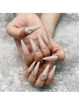 カロン 大和(Kalon)の写真/大人女性の魅力を引き出す、シンプルデザインも◎！美しいフォルムのつけ放題ネイルで指先を上品に☆