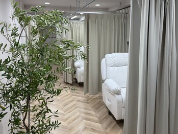 ララアイラッシュ 三田 田町店(lala eyelash)の写真/【9時～21時まで営業◎】駅チカだからお仕事帰りにも通いやすい♪短時間で仕上げで忙しい方にぴったり◎
