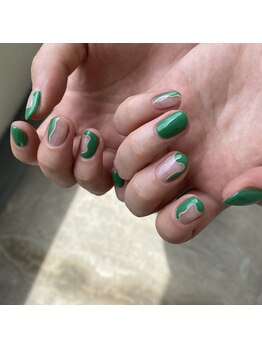 グリーン 韓国風ネイル 個性派