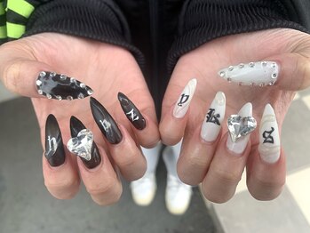 エムサロン 伊勢崎(emusalon)/白黒にクリスタルの相性抜群！！