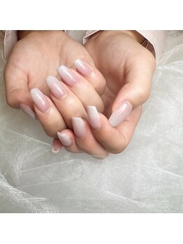 ホワイトグラデーションで上品に