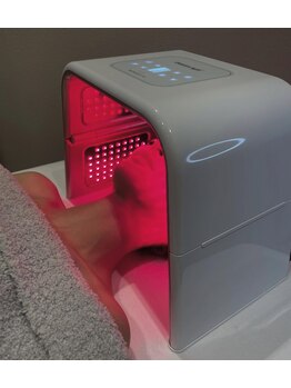 リュミエール デスポワール(Lumiere d'espoir)/LEDで真皮層にアプローチ