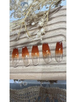 プルメリアドット(Plumeria.)/くすみオレンジネイル