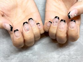 黒フレンチネイル