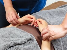 東垣鍼院の雰囲気（お客様の"脈"を見極め、オーダーメイドな鍼施術を行います◎）