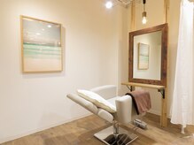クロリス 目黒(Chloris)の雰囲気（まるでカフェに居るような、木の温もりを感じる落ち着いた店内）