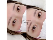 お客様のお顔の雰囲気に似合わせてメイクが楽になる目元をご提案