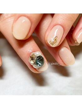 ネイルサロン イントゥ(into_)/乳白ベージュ　ビジューアート