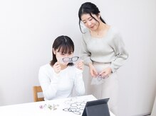 色折々の雰囲気（顔タイプではアクセサリーの他メガネシートのお試しもあります）