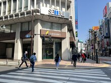 三井住友銀行様の信号を渡ります。[ABCネイル渋谷モディ店]