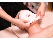 アイケアトリートメントはハーブマスクでメリハリのあるお顔に。