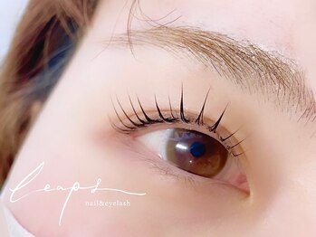 リープス ネイルアンドアイラッシュ(leaps)の写真/目元の印象を華やかに★自まつ毛を活かした施術で普段とは違った特別感を♪プロの技で魅力を引き立てます◎