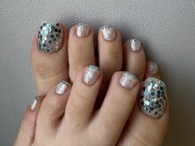 ネイルアヴァンス 京橋店(Nail AVANCE.)の雰囲気(キラキラホログラムフットネイル)