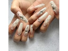 エスネイル(es.nail)の雰囲気（長さ出し、アート系ネイルもお任せ下さい♪）