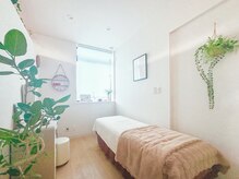 白と緑を基調にした清潔感あふれる癒しのプライベート空間♪