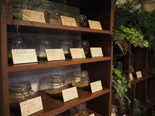 気分や体調に合わせて、ハーブ&韓方よもぎをブレンドいたします