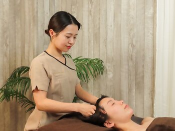 グレースフィオーレ 上野御徒町店(gracefiore)の写真/ドライヘッドスパで気分も頭もスッキリ★頭蓋骨小顔矯正でリフトアップも叶えます◎理想の小顔に♪